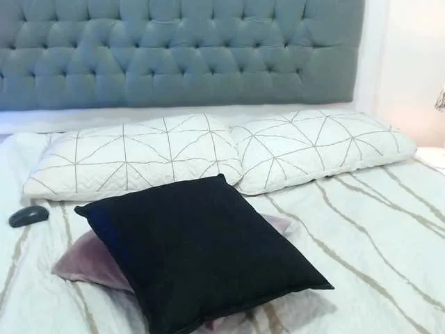 Live sex webcam photo for LindsayHoffma #269003667