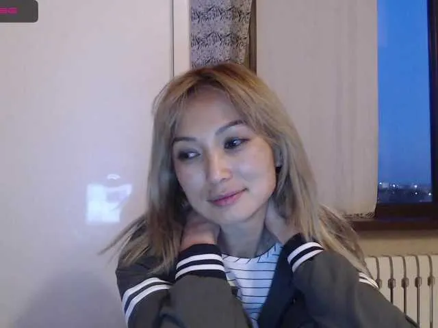 Live sex webcam photo for LiliToli1 #287998125