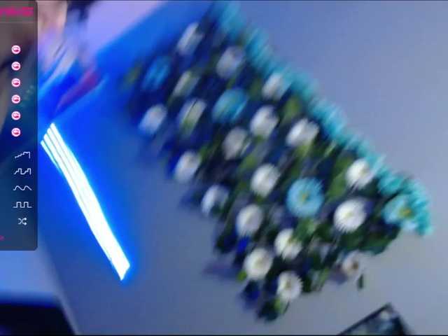 Live sex webcam photo for ZoeMiaw #268998758