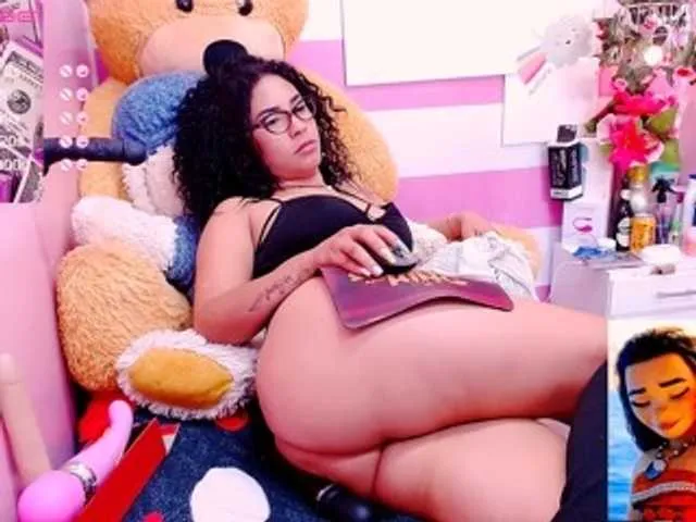 Live sex webcam photo for GlendaHolt #268999077