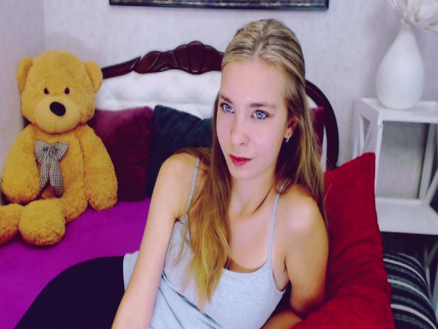 Live sex webcam photo for RossandaShy #268992434