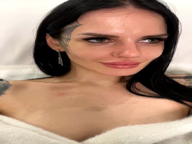 Live sex webcam photo for CamelliaJade #269008018