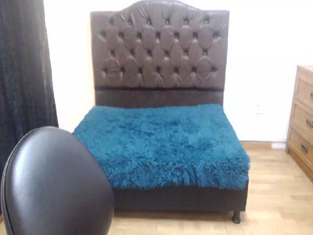 Live sex webcam photo for Emmaafox #269002839