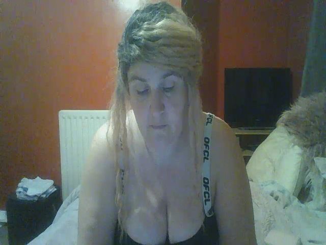 Live sex webcam photo for YUMMYMUMMY39 #269006903