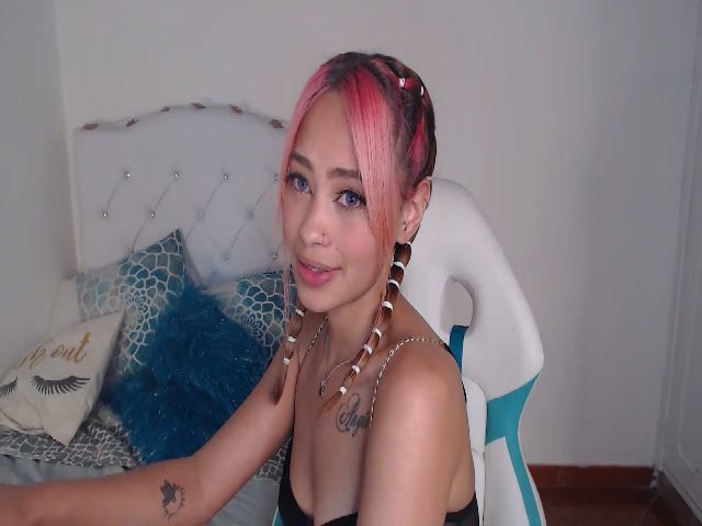 Live sex webcam photo for Charlotteh0 #269007382