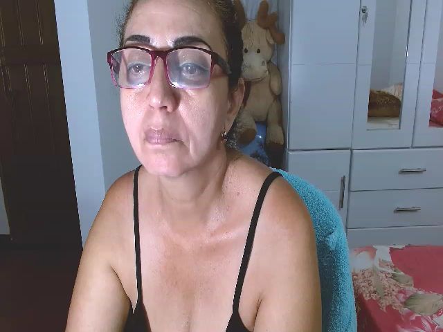 Live sex webcam photo for SweetxLoren #268990310