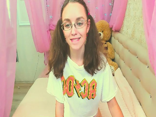 Live sex webcam photo for LIL_MAYA #268995023