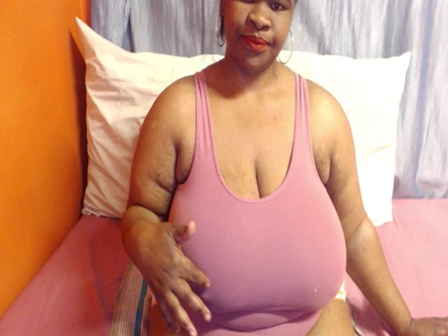 Live sex webcam photo for Sweetnozie #268996325