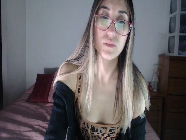 Live sex webcam photo for Ninimoon #268992929