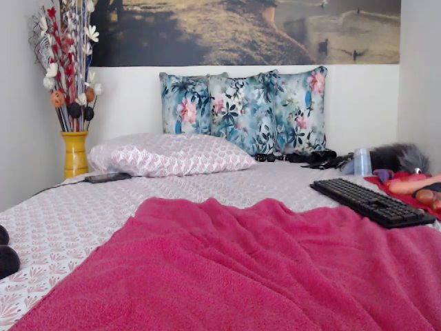 Live sex webcam photo for AikoTailor #287876697