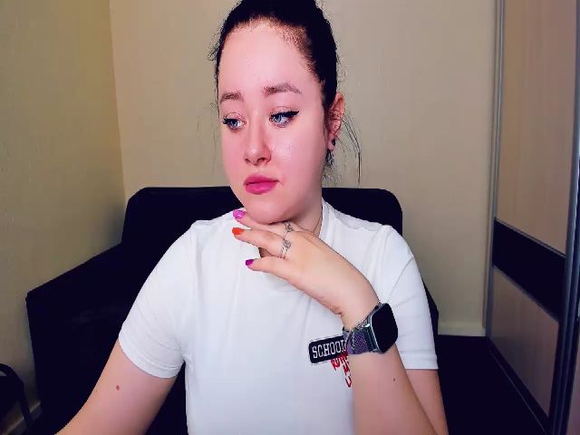 Live sex webcam photo for MissDiaa #268995253