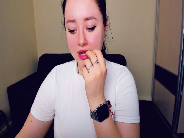 Live sex webcam photo for MissDiaa #268995523