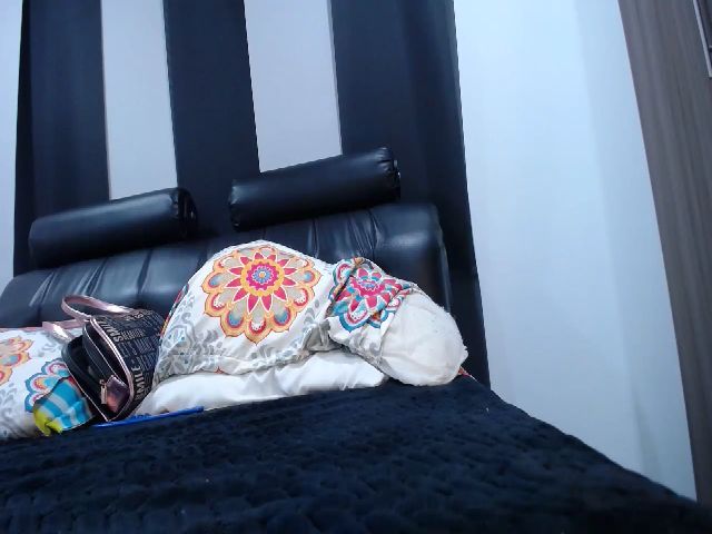 Live sex webcam photo for LaurenLovelly #268992832