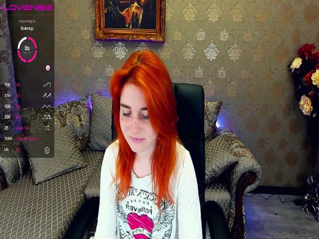 Live sex webcam photo for EmiilyFox #268995112