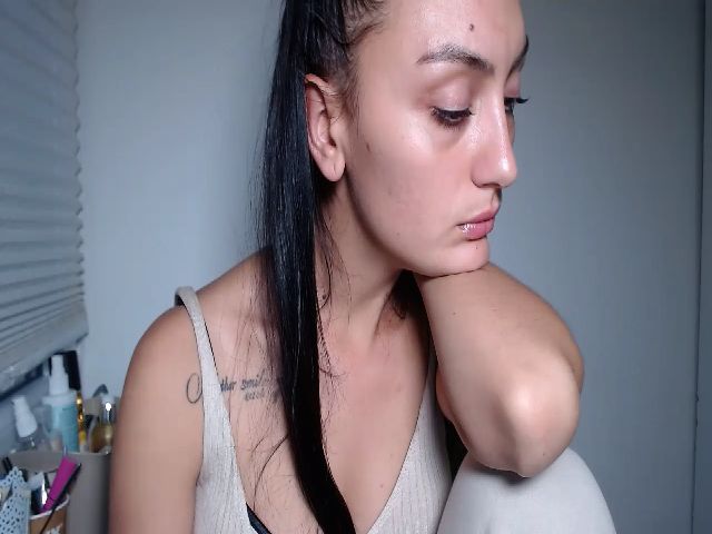 Live sex webcam photo for hello_its_me5 #269002912