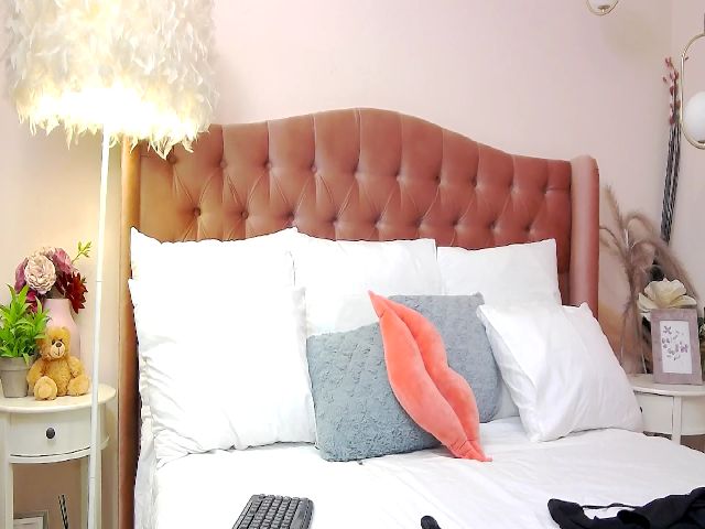 Live sex webcam photo for Kat_Jolie #269005827