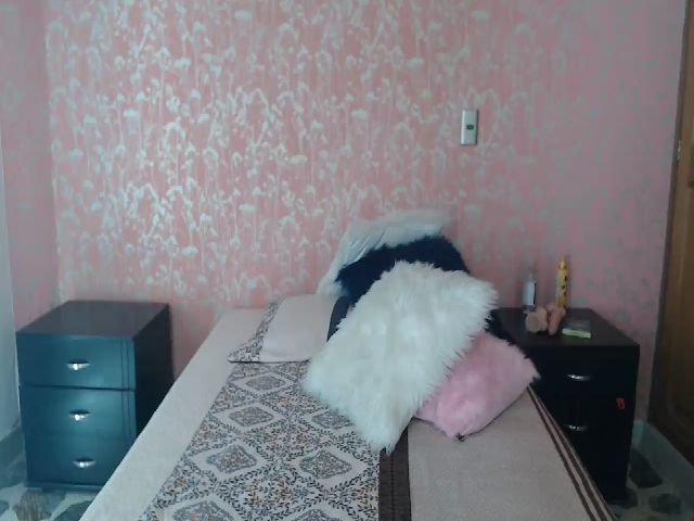 Live sex webcam photo for Violet_Mart #269005730
