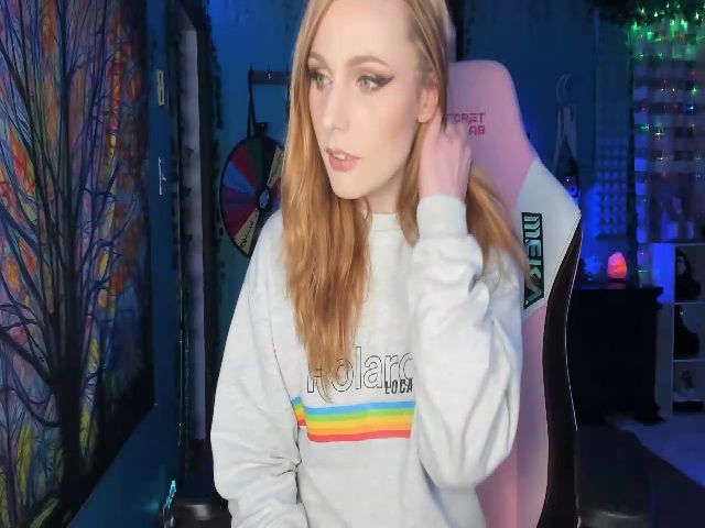 Live sex webcam photo for MapleMaya #268995371