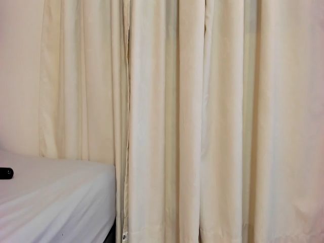 Live sex webcam photo for Kimberly69_ #268997167
