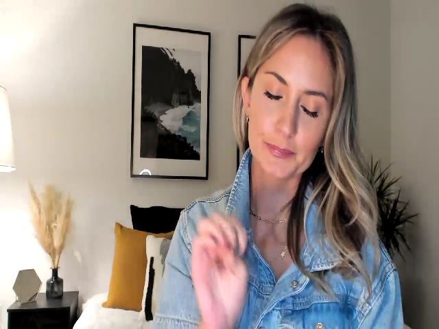 Live sex webcam photo for AlanaWylde #268991734