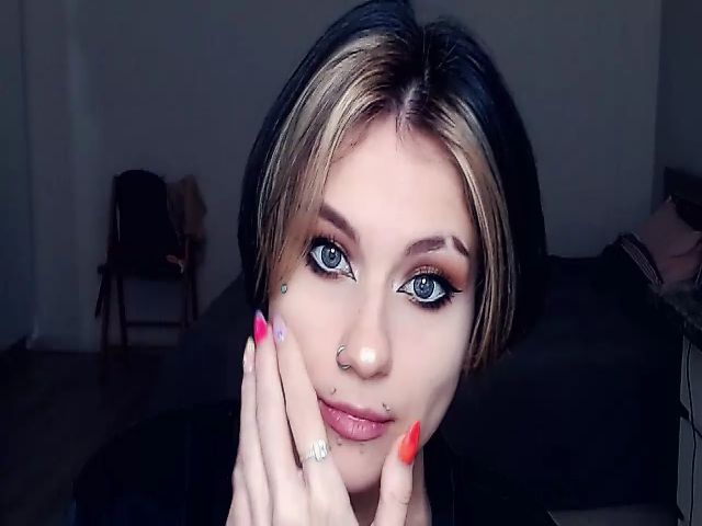 Live sex webcam photo for Hella_Hell #268999071