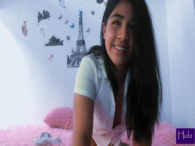 Live sex webcam photo for Madalinekroft #269000640