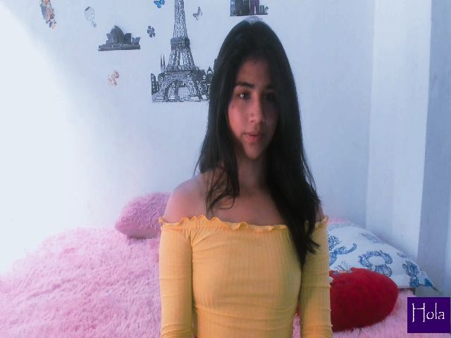 Live sex webcam photo for Madalinekroft #269005542