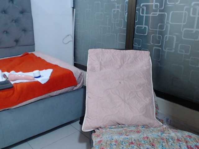 Live sex webcam photo for Samantta-Jone #268989447