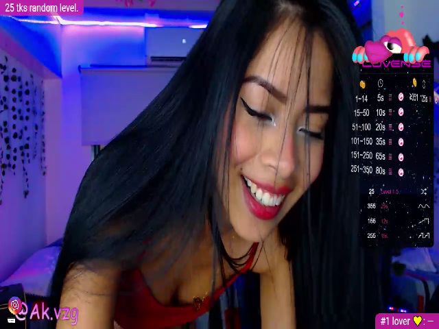 Live sex webcam photo for Ateneakros #268999425