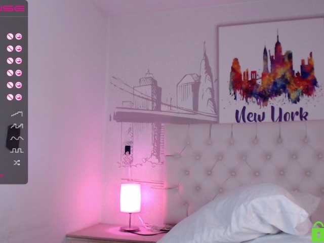 Live sex webcam photo for emilistone #268994386