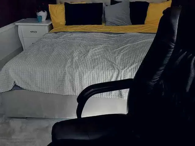 Live sex webcam photo for IceDanielle #268998570