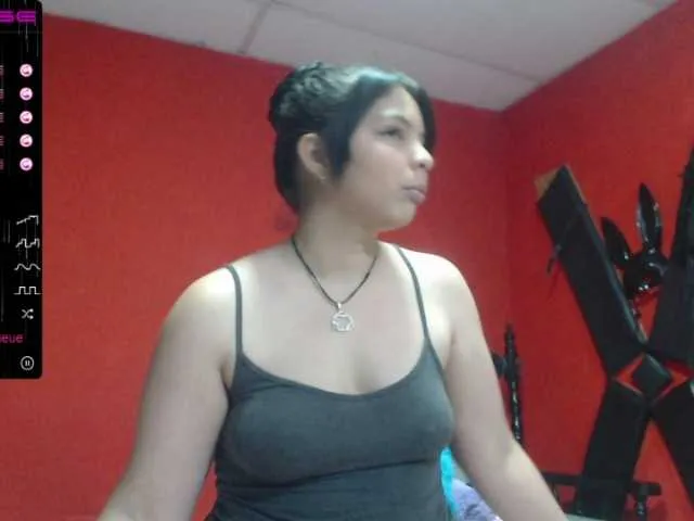 Live sex webcam photo for submissiveLat #268989312