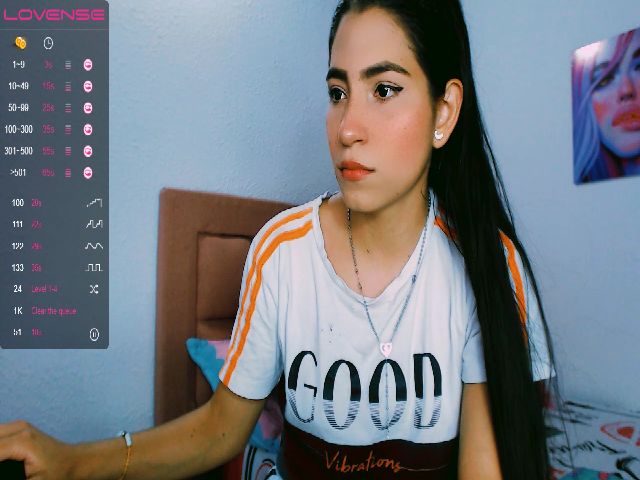 Live sex webcam photo for Emma_18x #269007384