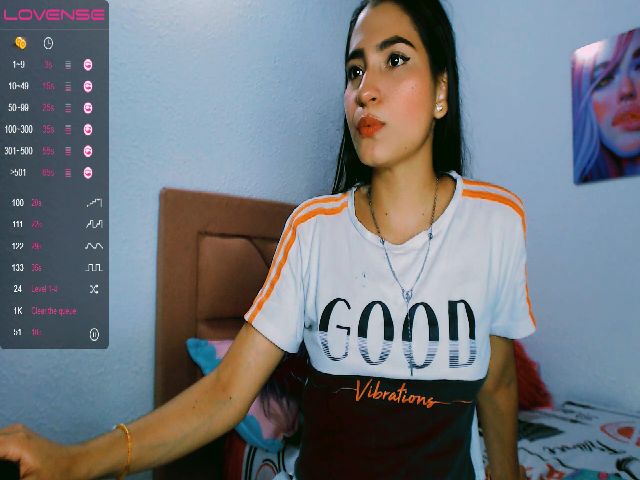 Live sex webcam photo for Emma_18x #269007929