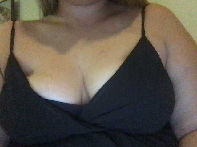 Live sex webcam photo for sophie-black #268988729