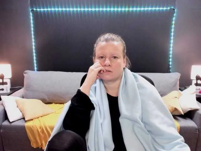 Live sex webcam photo for CoconutLegs #269017421