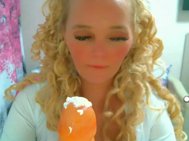 Live sex webcam photo for ChristieRoses #269020801