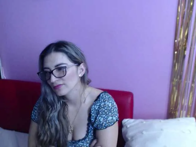 Live sex webcam photo for jeniferblanco #269021360