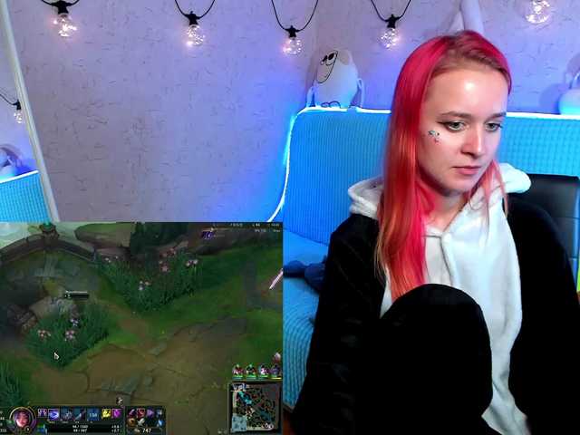 Live sex webcam photo for KiraLiLime #287990105