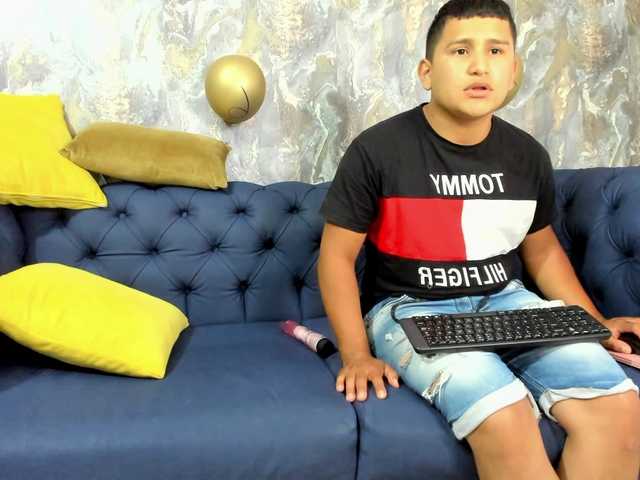 Live sex webcam photo for Roger1Juliet #269008982