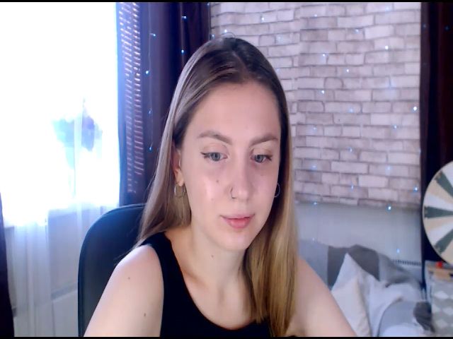 Live sex webcam photo for CumMeaRiver #269011039