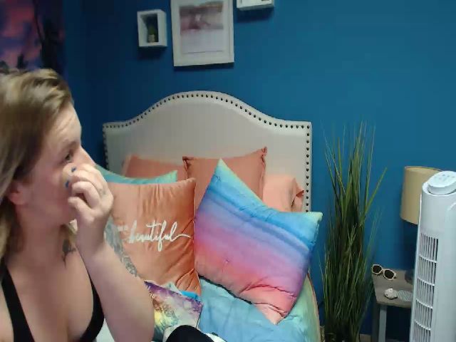 Live sex webcam photo for SnowWhiteXxxx #269024298