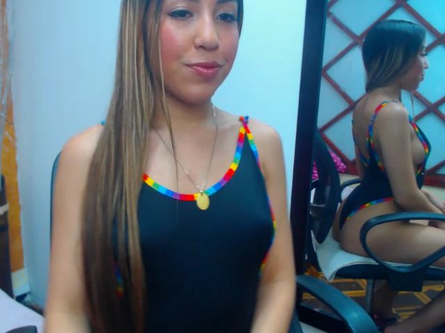 Live sex webcam photo for KellyJhons #269011675
