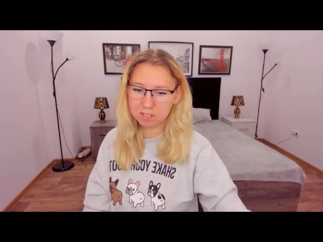 Live sex webcam photo for LizaSwan #269012448