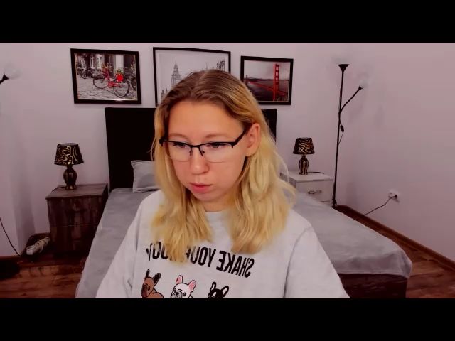 Live sex webcam photo for LizaSwan #269015057