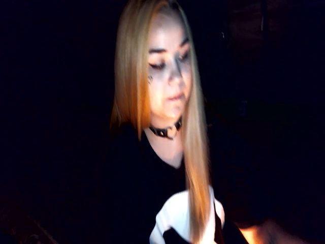 Live sex webcam photo for LilyWhite710 #269010261