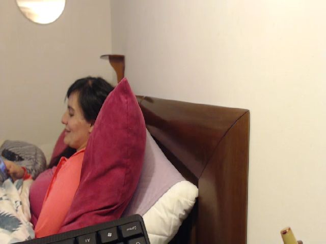 Live sex webcam photo for isabellazee2 #269010140