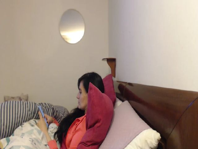 Live sex webcam photo for isabellazee2 #269010454