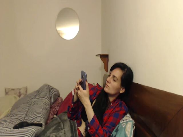 Live sex webcam photo for isabellazee2 #269024156