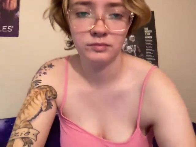 Live sex webcam photo for CandyBurger #269019165